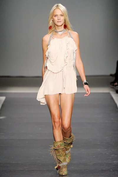 Look 28